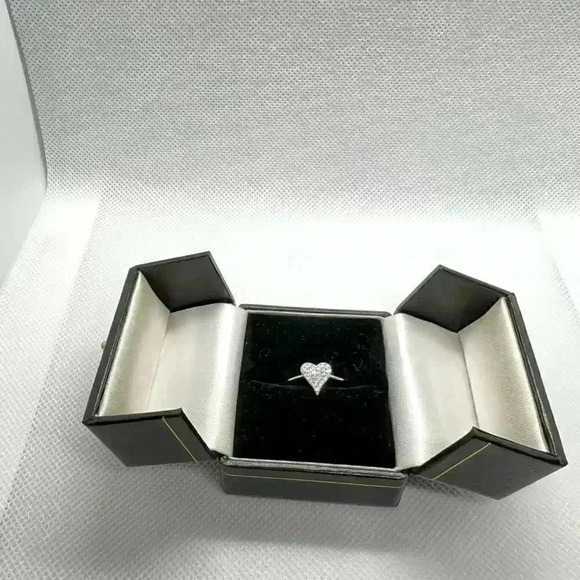 Sterling silver heart ring with cubic zirconia stones - Picture 4 of 5